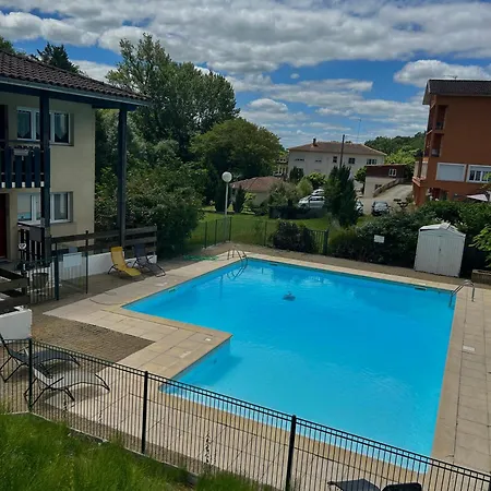 Ensoleille Avec Piscine